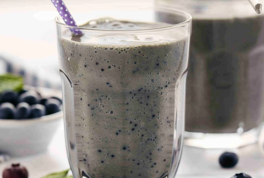 Blueberry Spinach Breakfast Smoothie