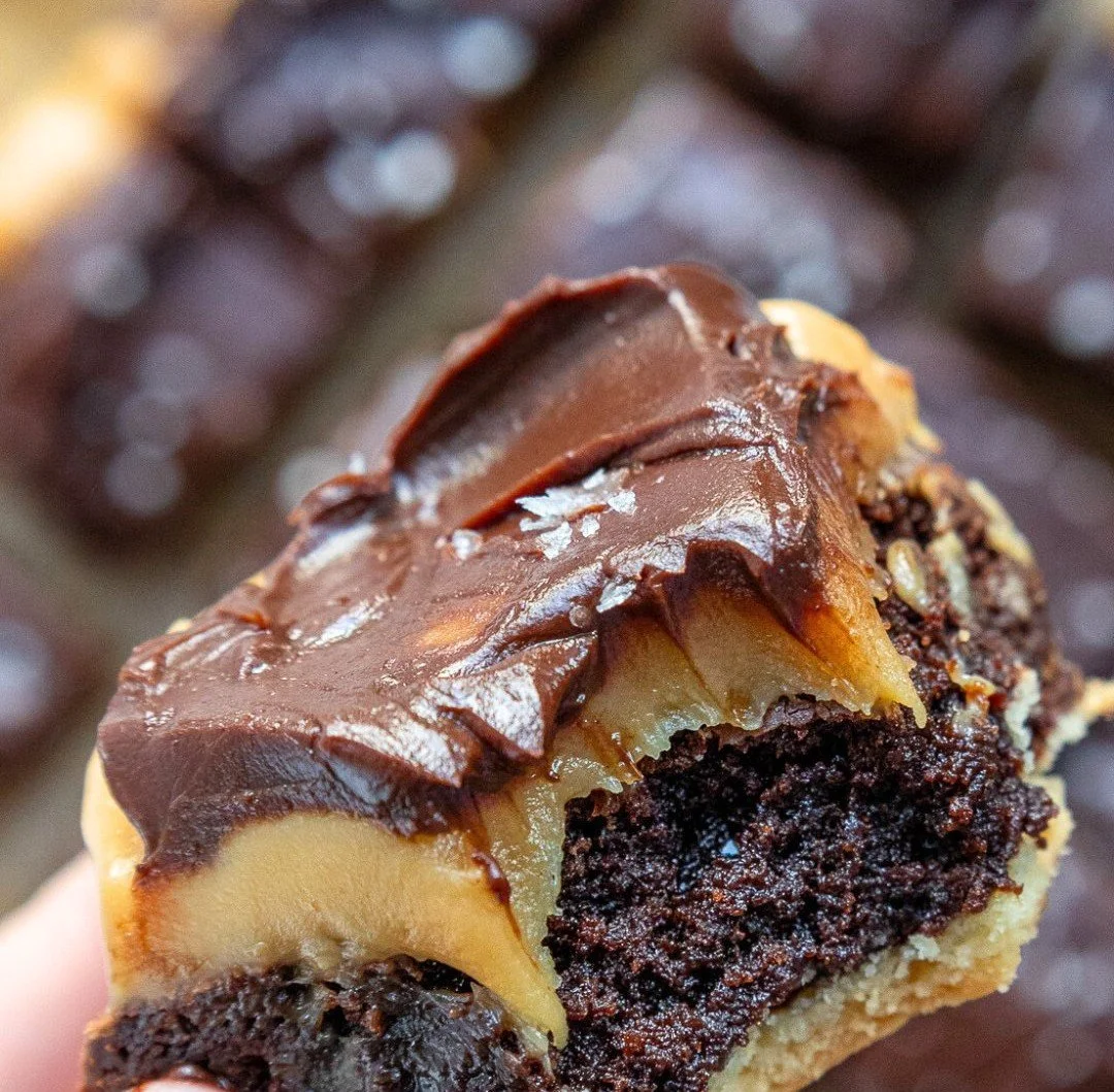 Delicious millionaire-style brownies topped with caramel and chocolate.